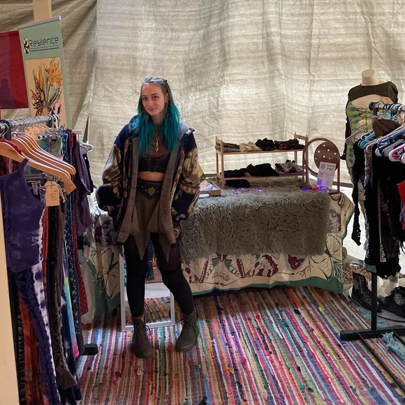 meet your Posher! ✨💗☯️ - Picture 4 of 12